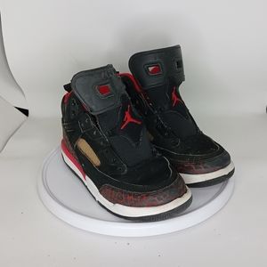 Air Jordan spizike black University red